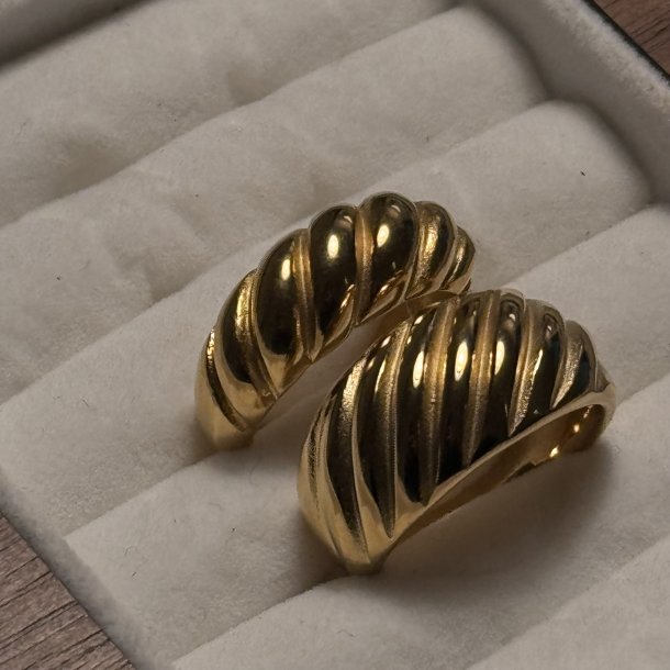 Croissant Ring